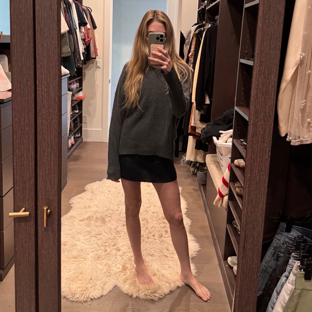 THEORY DARK GREY CASHMERE SWEATER